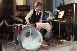 Foto: ©Jenny Fitz Der Musiker Karl Neukauf, in "Ein Sommernachtstraum" des Sommertheaters Dessau-Rosslau auf der Wasserburg Rosslau